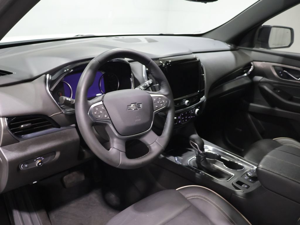 Used 2023 Chevrolet Traverse Premier w/ Redline Edition AWD/4WD image 17