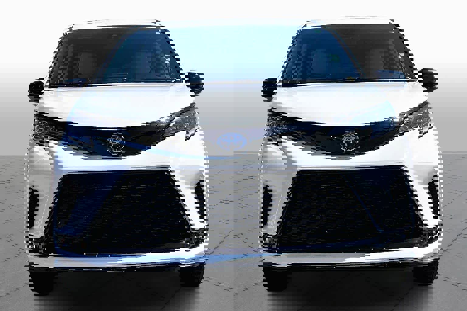 Used 2025 Toyota Sienna XSE image 4