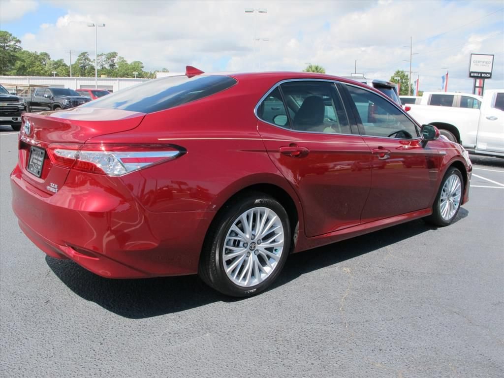 Used 2020 Toyota Camry XLE FWD image 3