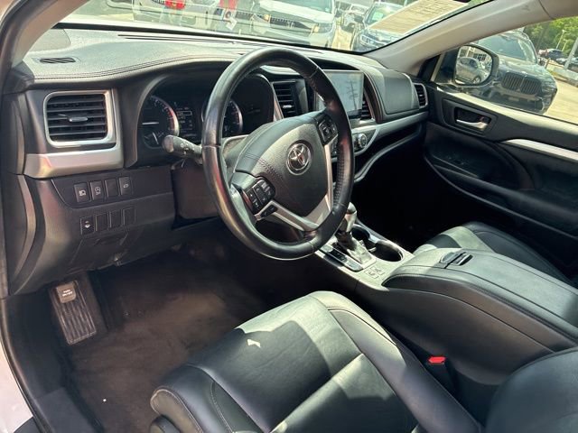 Used 2019 Toyota Highlander XLE image 17