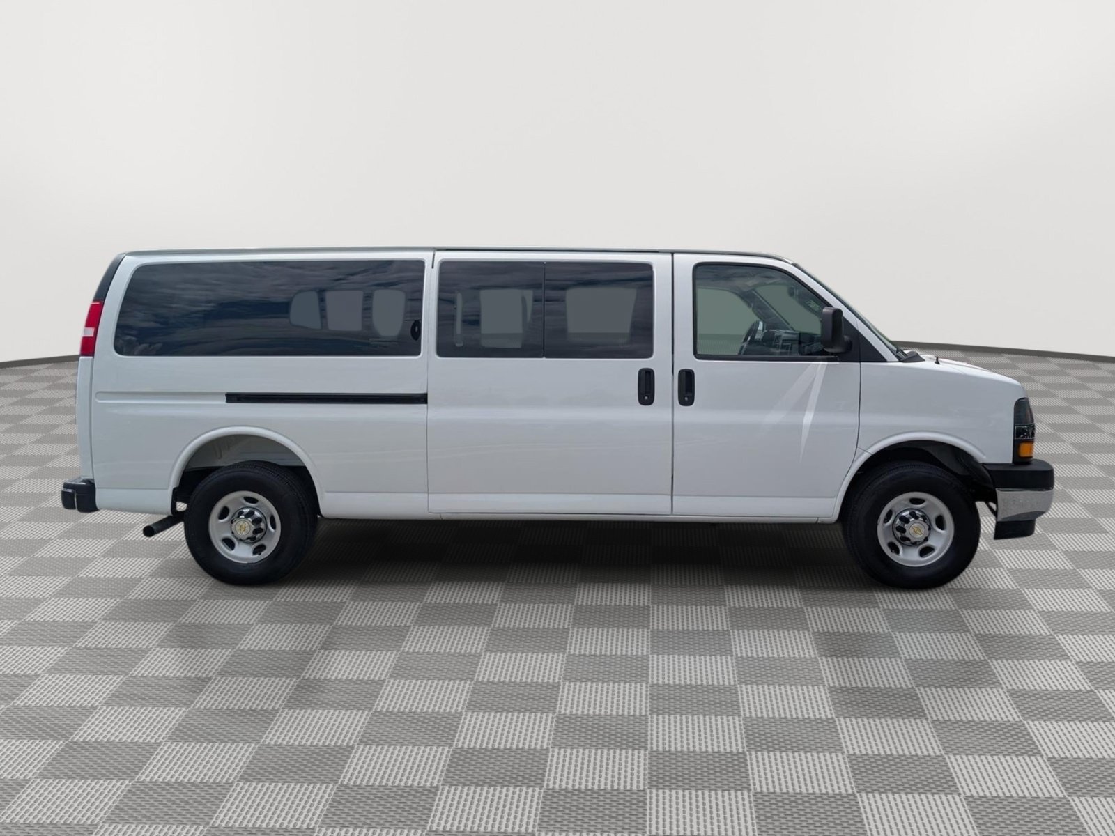 Used 2025 Chevrolet Express 3500 LT w/ LT Preferred Equipment Group RWD image 6