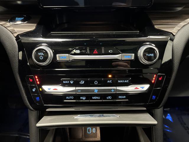 Used 2023 Ford Explorer Limited image 21