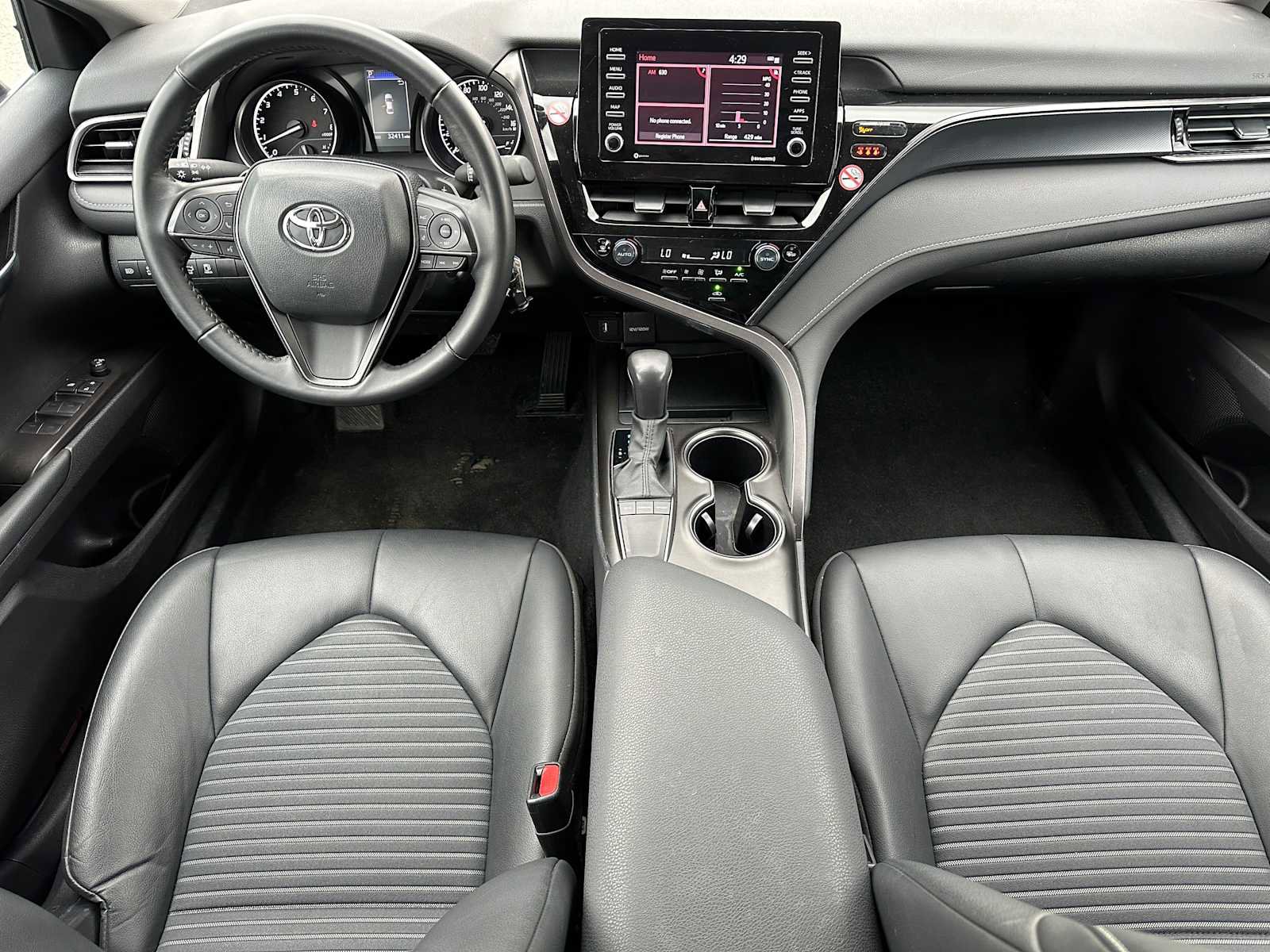 Used 2024 Toyota Camry SE image 18