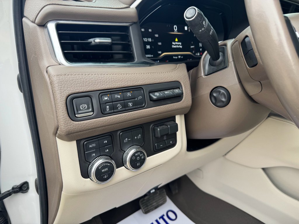 Used 2022 GMC Yukon XL Denali w/ Denali Reserve Package AWD/4WD image 16
