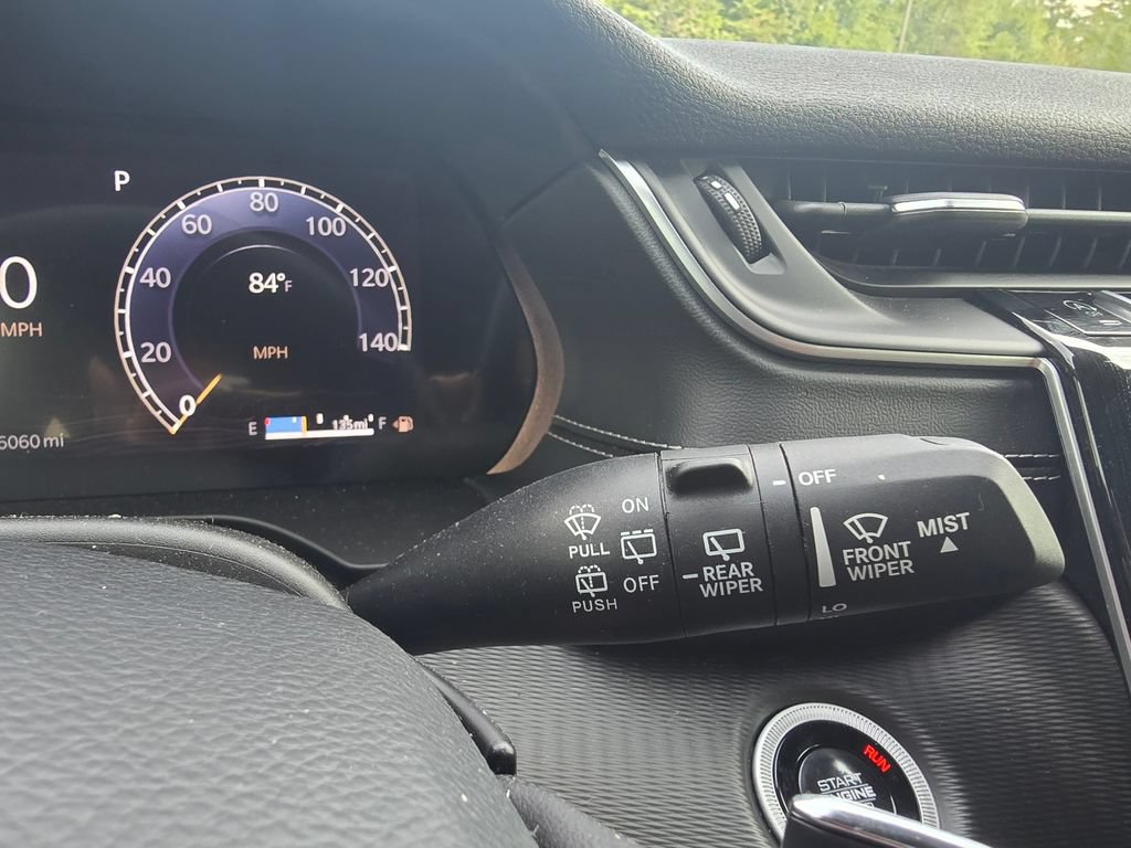 Used 2024 Jeep Grand Cherokee Altitude AWD/4WD image 32
