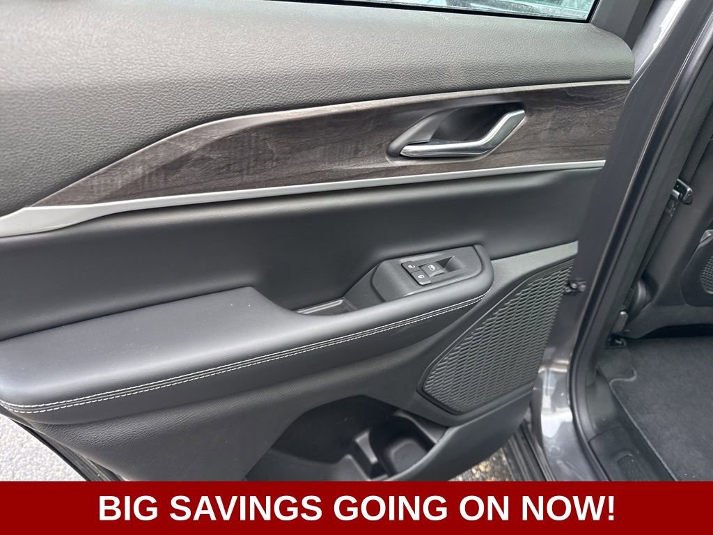 New 2025 Jeep Grand Cherokee Limited w/ Black Appearance Package image 40