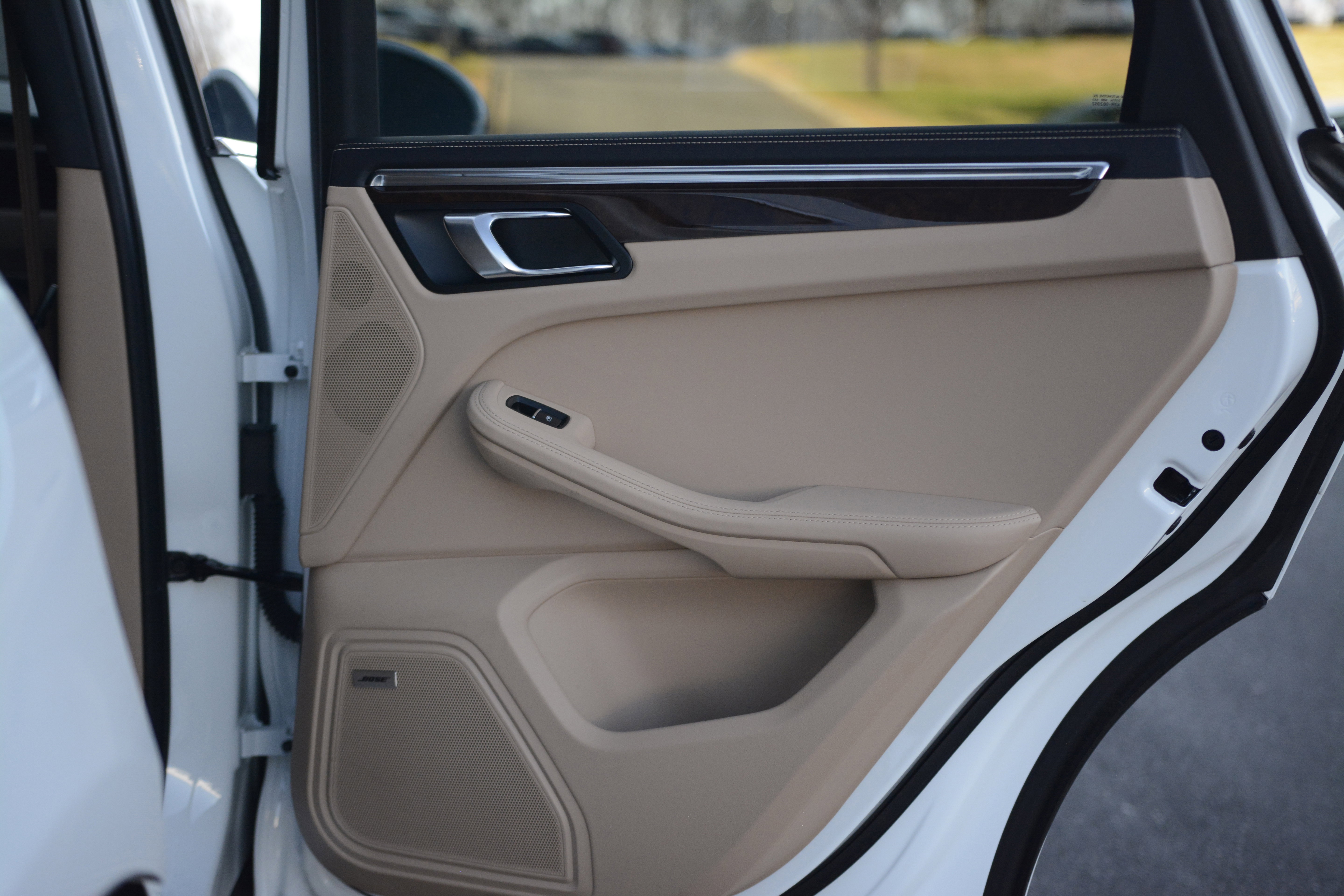 Certified 2025 Porsche Macan image 33