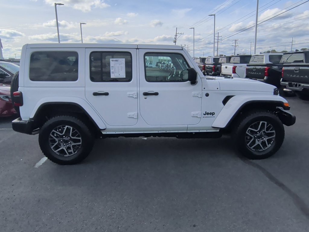 Used 2026 Jeep Wrangler Unlimited Sahara AWD/4WD image 9