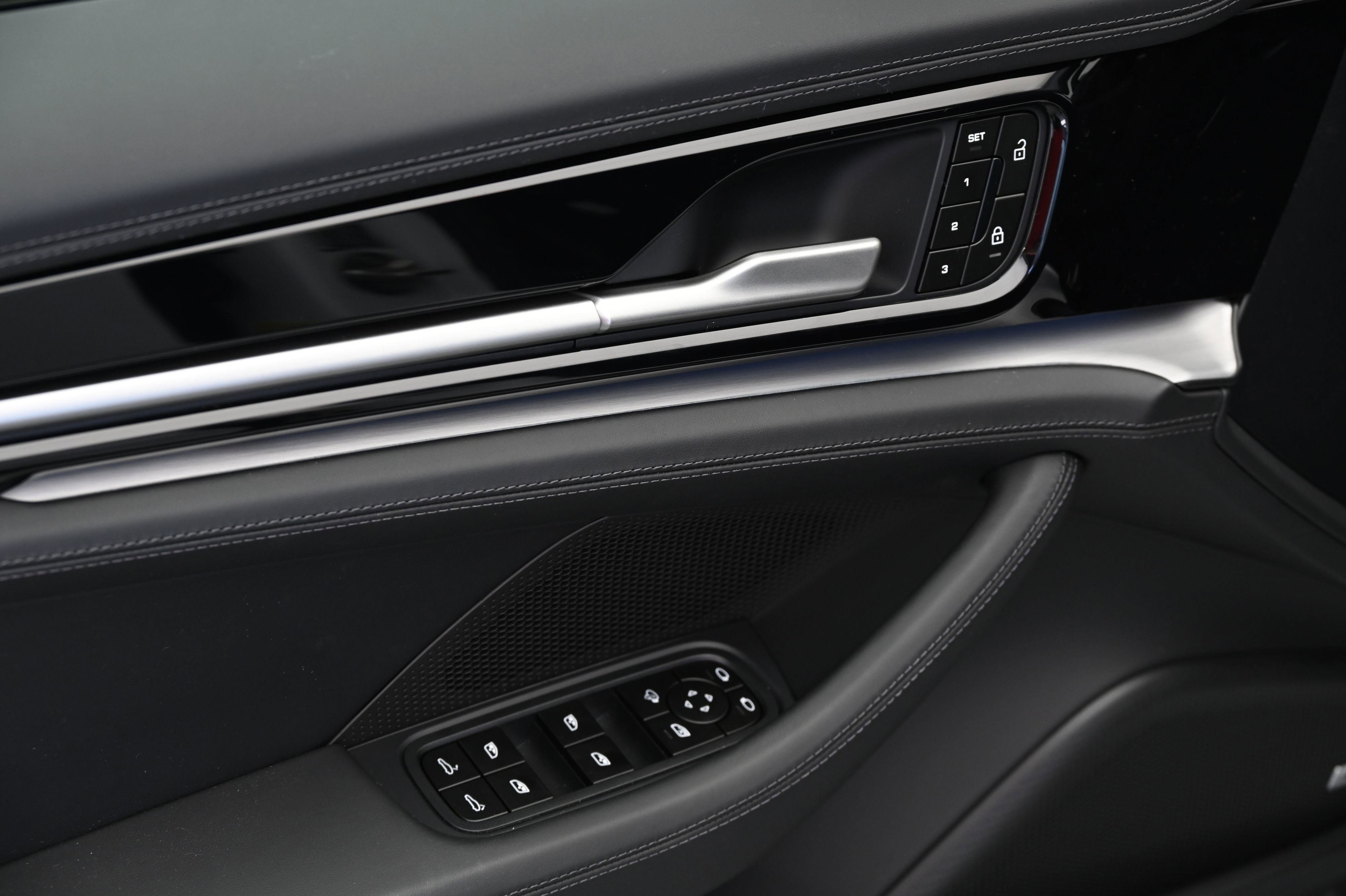 Used 2024 Porsche Panamera 4 image 39