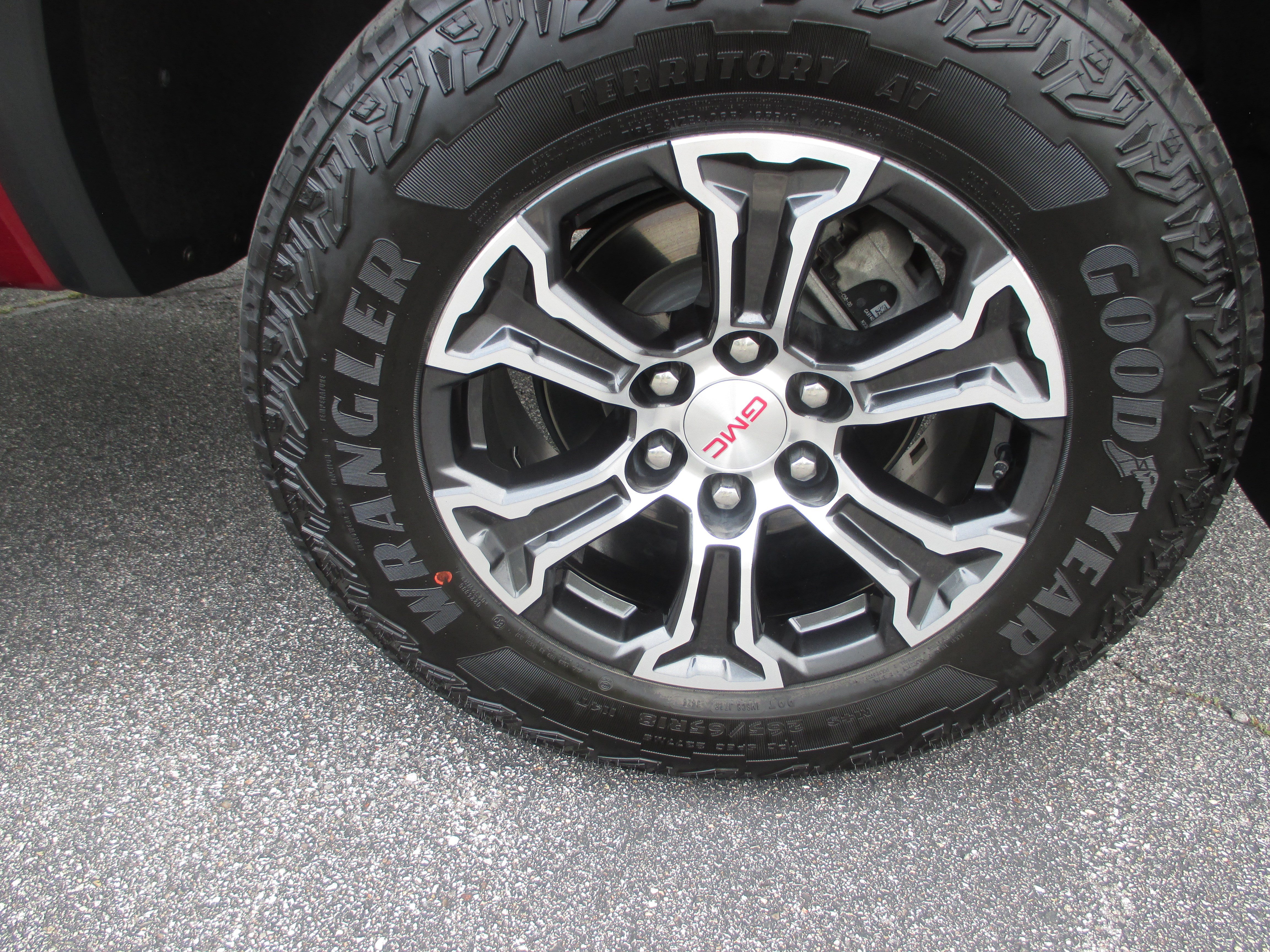 Used 2023 GMC Canyon AT4 w/ AT4 Premium Package AWD/4WD image 9