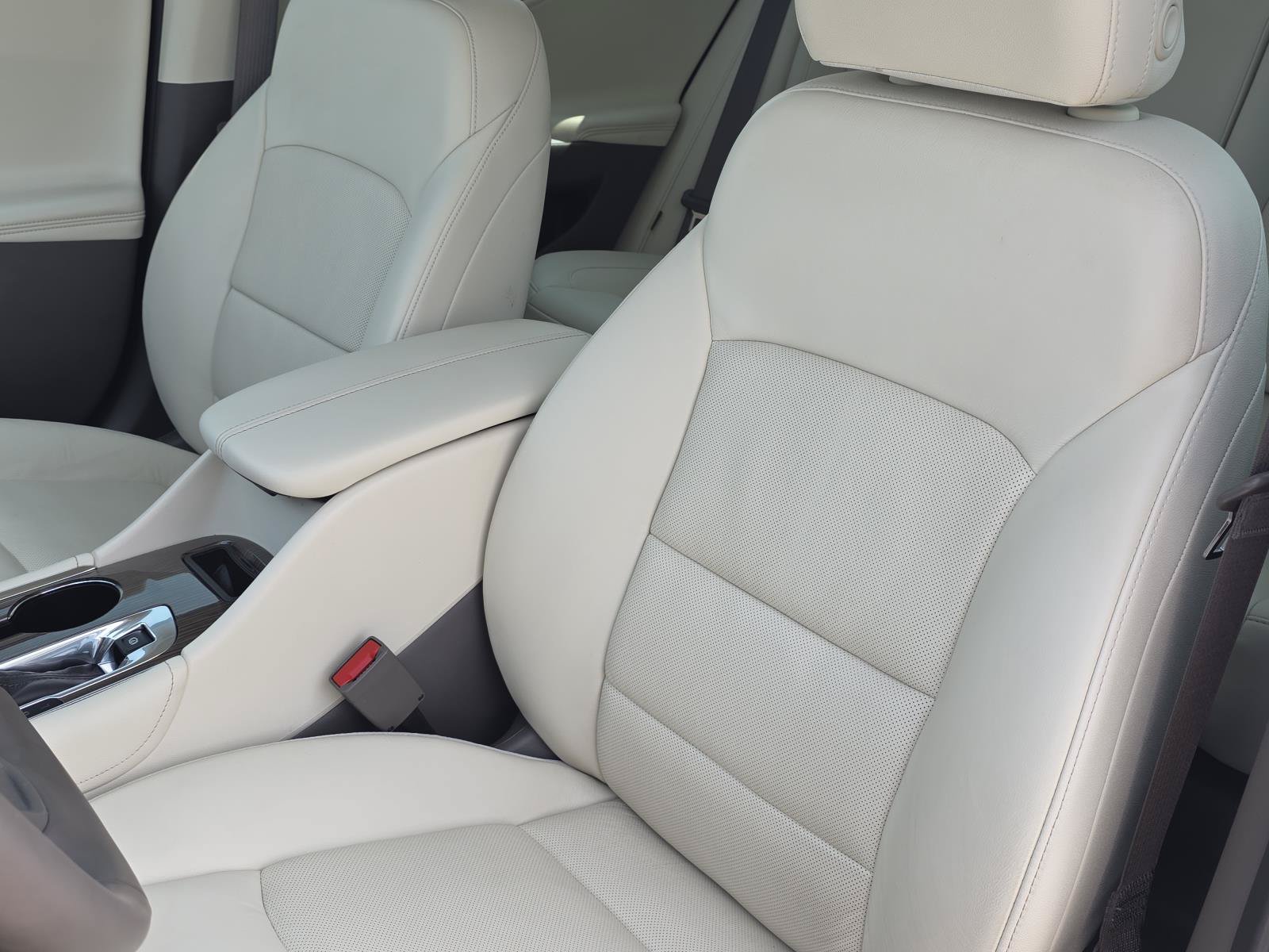 Used 2023 Chevrolet Malibu LT w/ LPO, Floor Liner Package FWD image 13