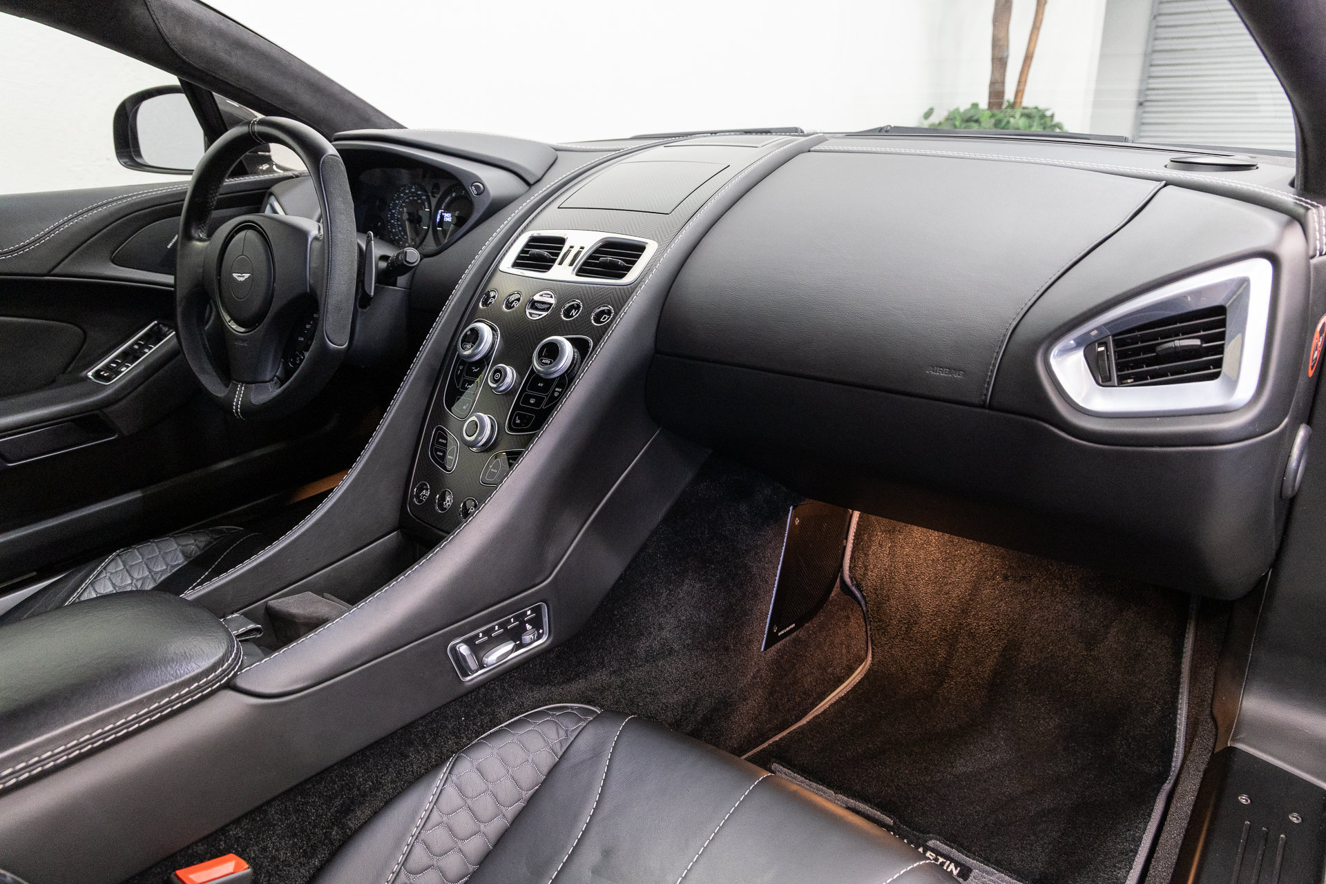 Used 2015 Aston Martin Vanquish Coupe RWD image 13