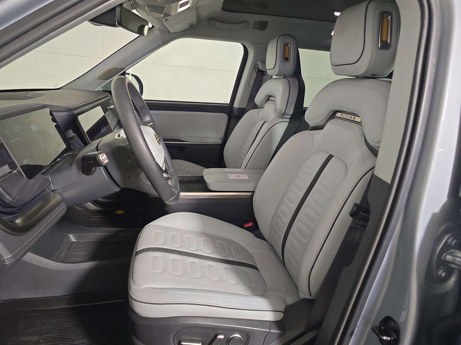 Used 2024 Rivian R1S Adventure AWD/4WD image 20