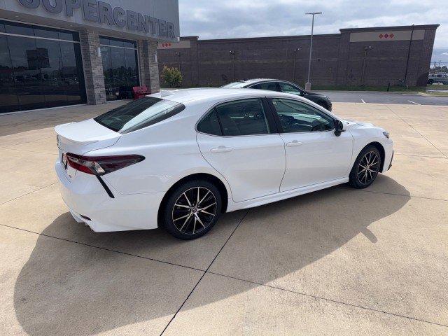 Used 2024 Toyota Camry SE image 4