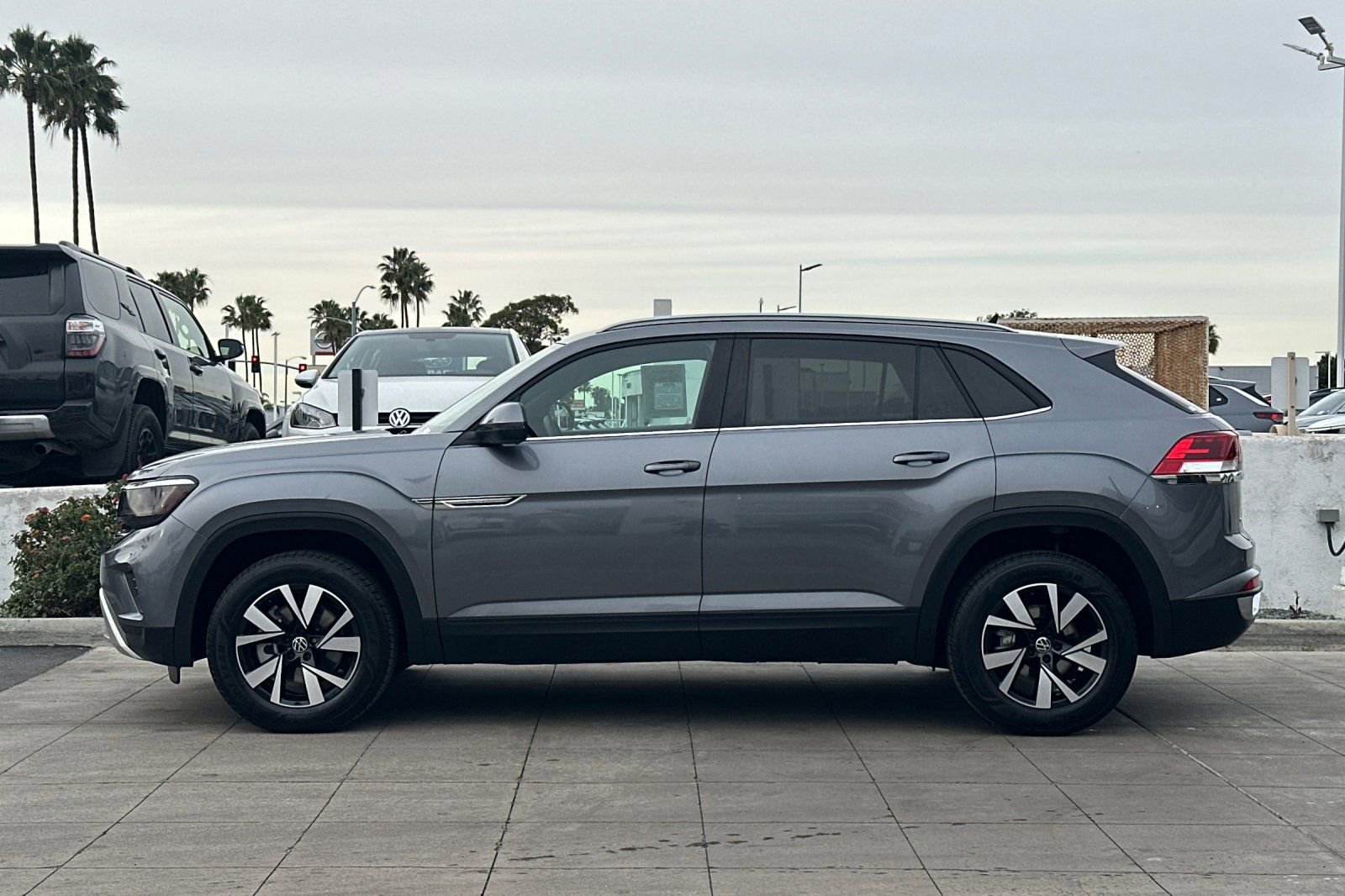 Certified 2022 Volkswagen Atlas Cross Sport SE image 8