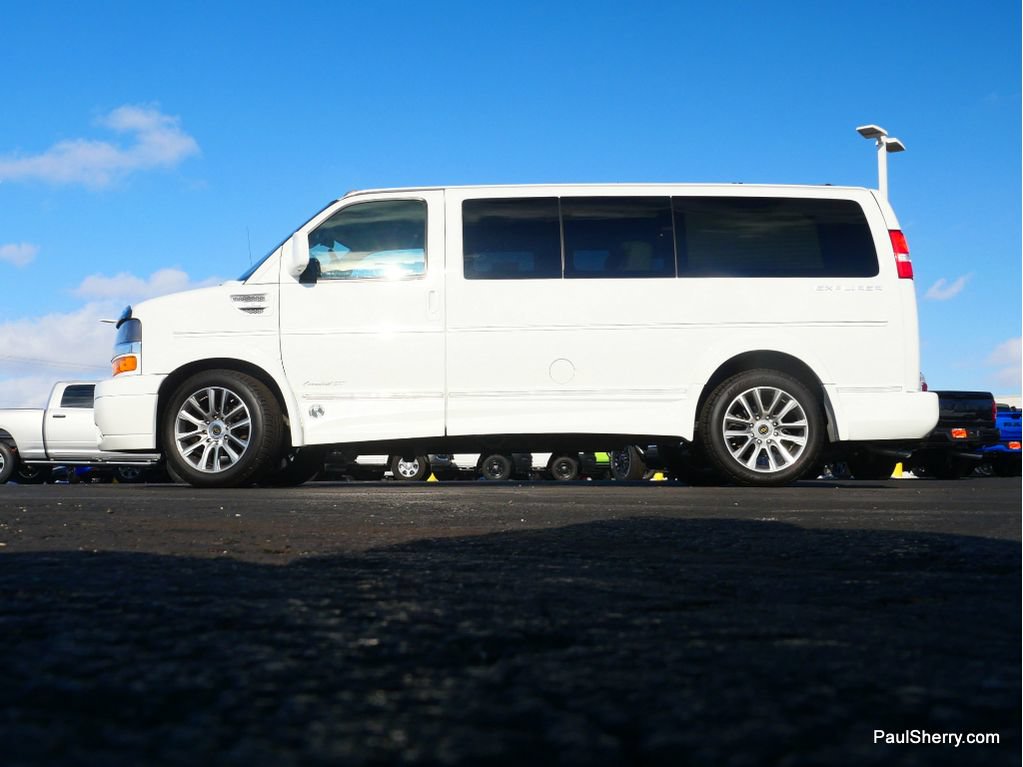 Used 2019 Chevrolet Express 2500 w/ Enhanced Convenience Package RWD image 23