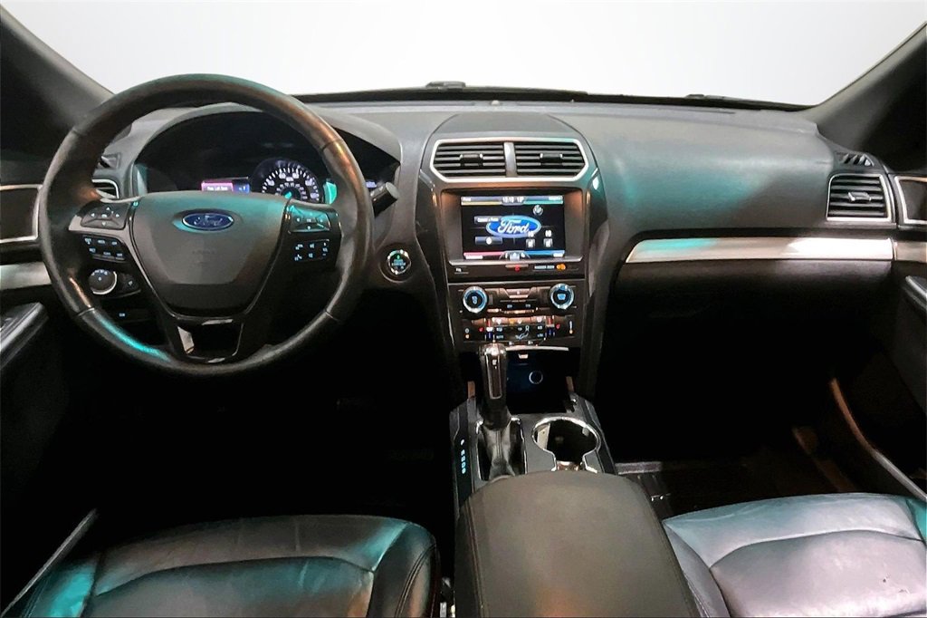 Used 2016 Ford Explorer XLT w/ Equipment Group 202A image 7