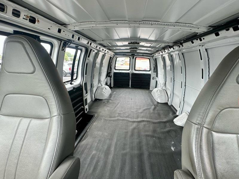 Used 2022 GMC Savana 2500 Extended w/ Driver Convenience Package RWD image 29