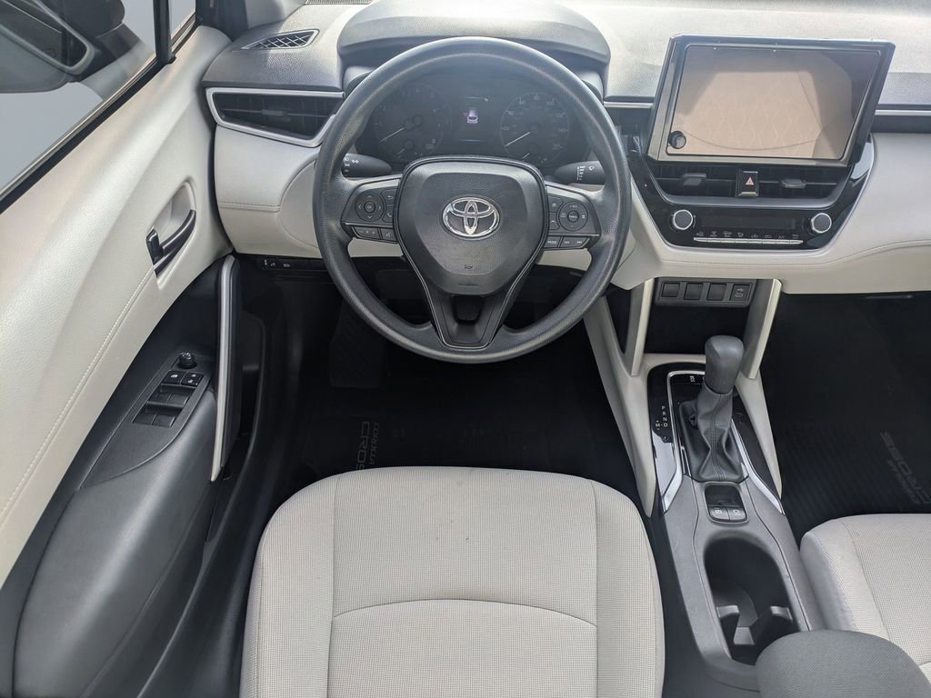Used 2025 Toyota Corolla Cross L image 15