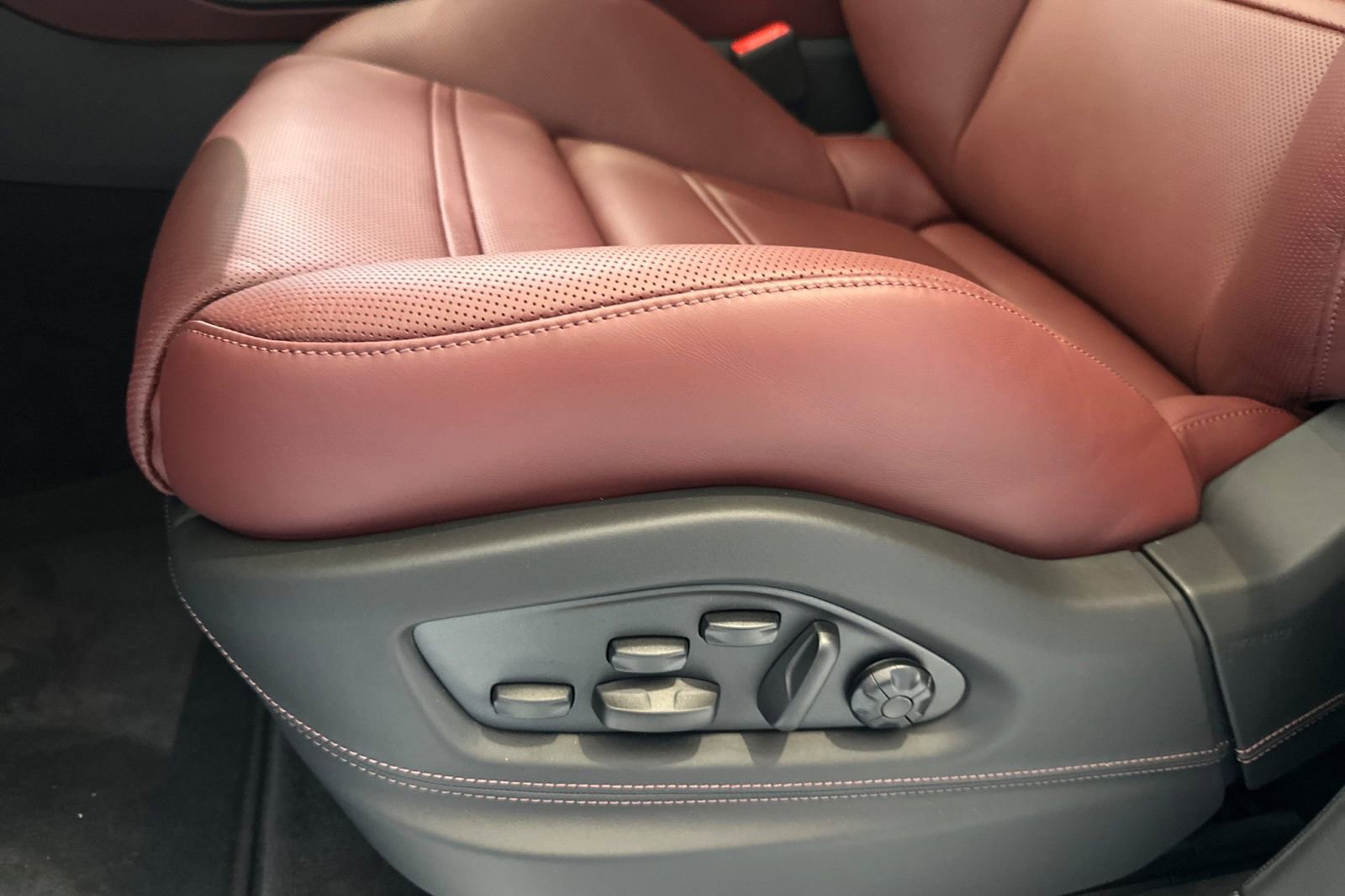 New 2025 Porsche Cayenne Turbo AWD/4WD image 14