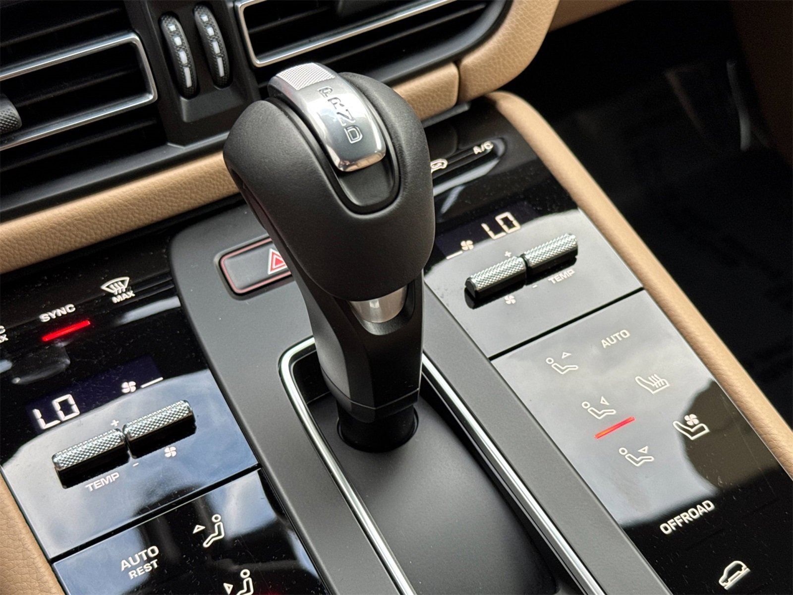 Used 2025 Porsche Macan image 26