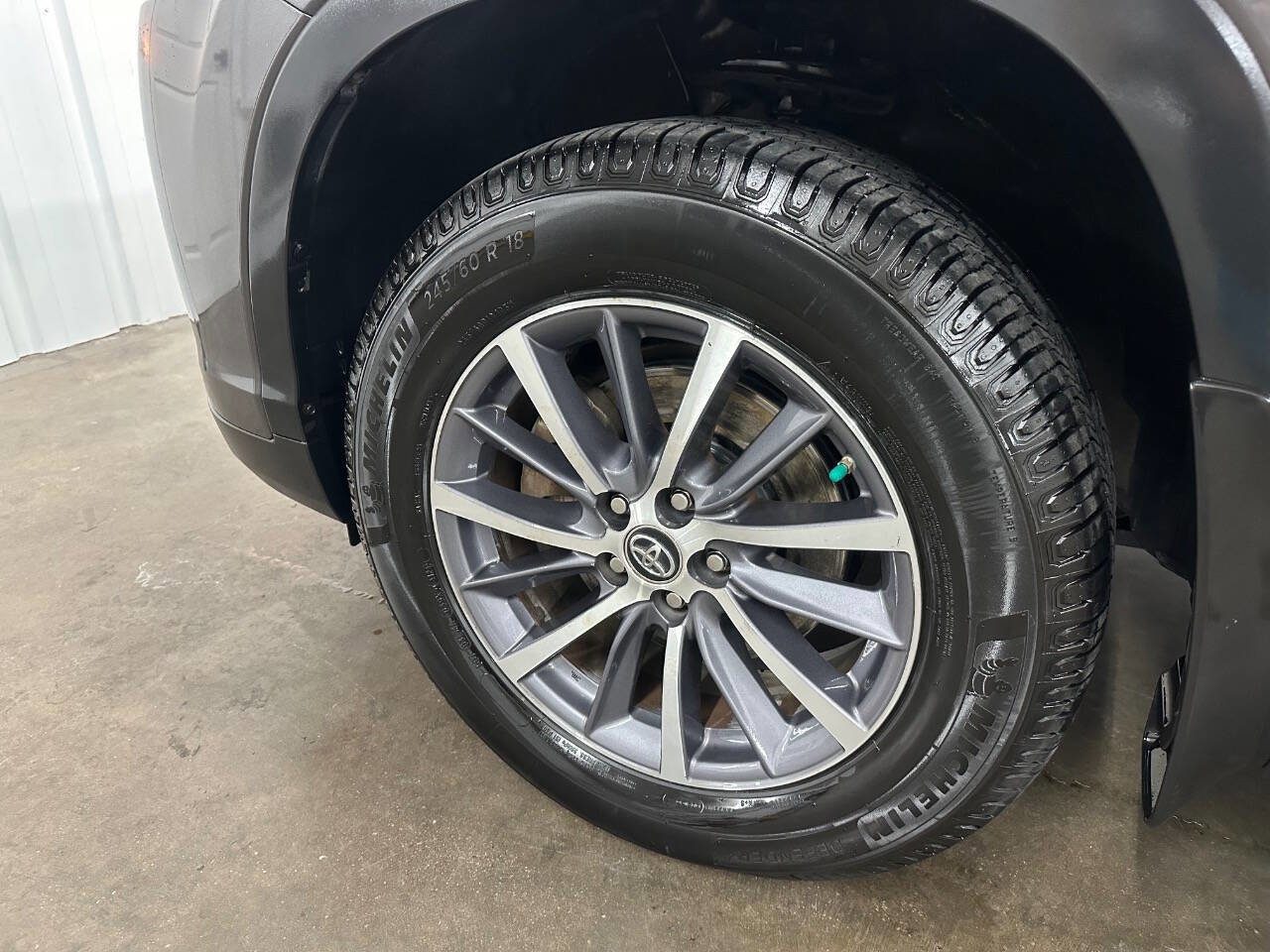 Used 2018 Toyota Highlander XLE image 14