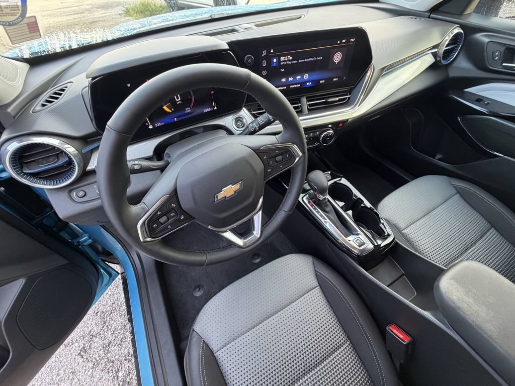 Used 2026 Chevrolet Trax LT w/ Driver Confidence Package FWD image 18