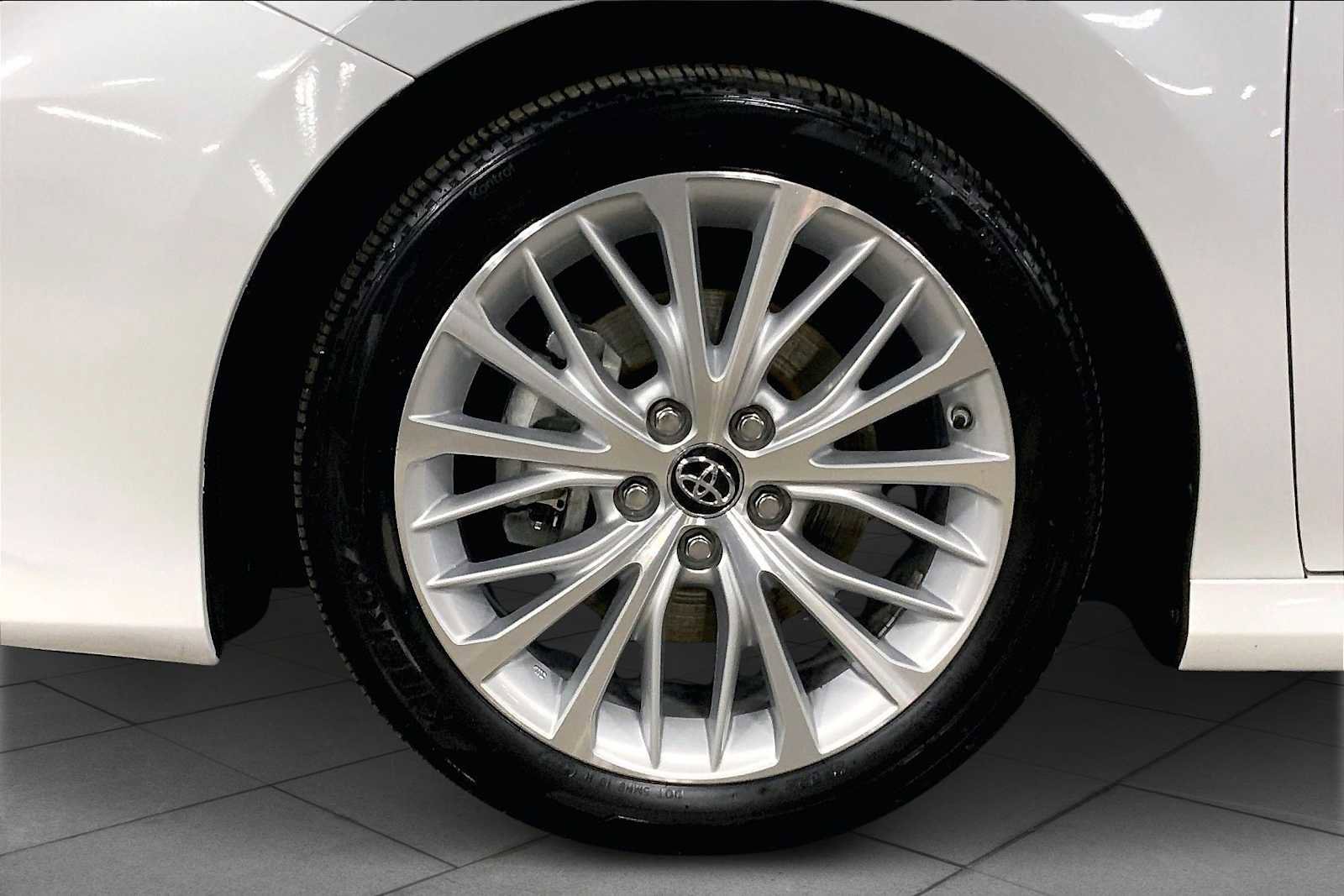 Used 2018 Toyota Camry XLE image 10