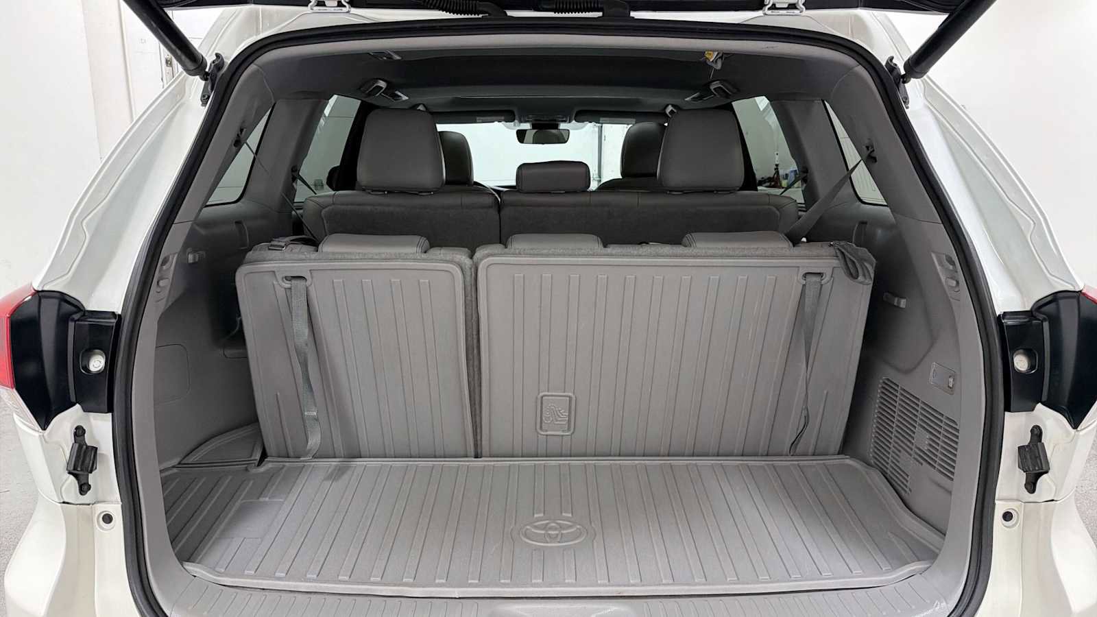 Used 2017 Toyota Highlander XLE image 29