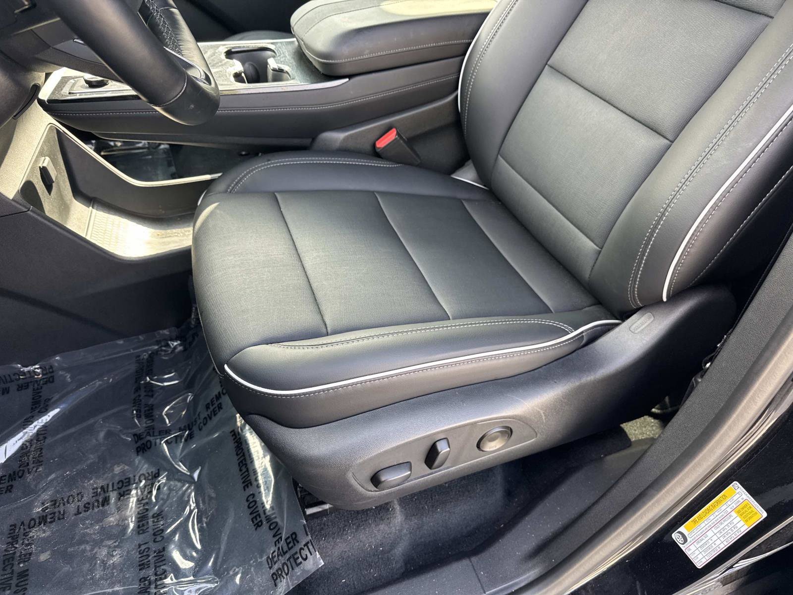Used 2025 Buick Enclave Preferred FWD image 19