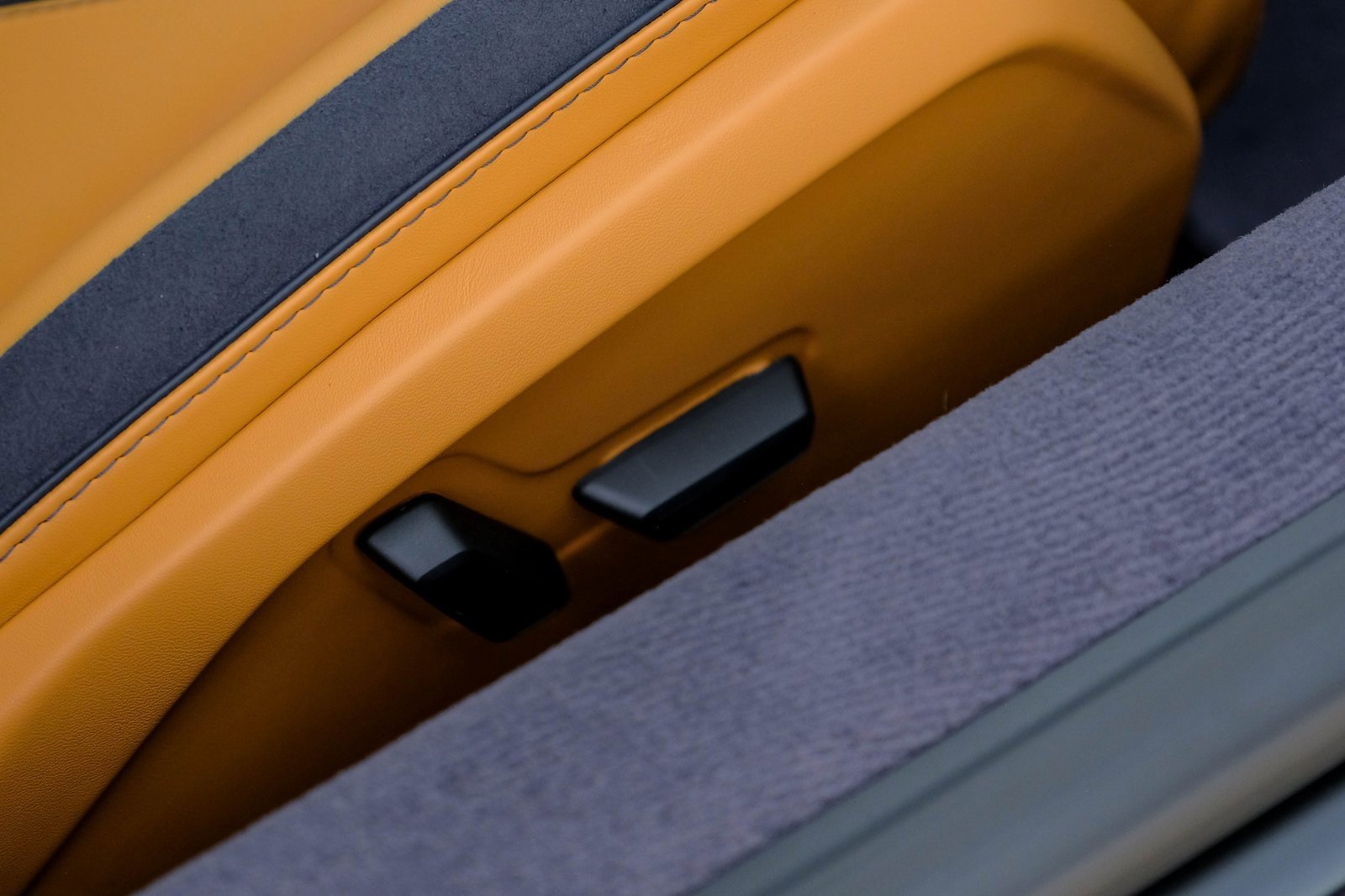 Used 2025 Lamborghini Revuelto image 40