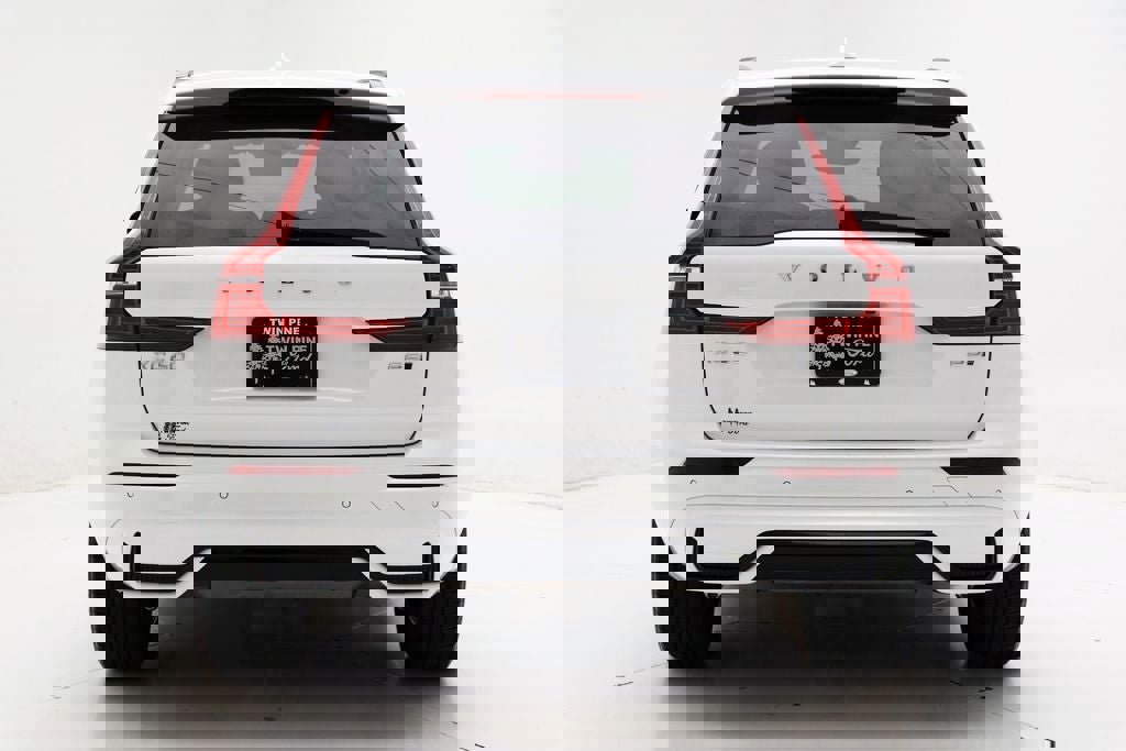 Used 2025 Volvo XC60 B5 Core image 8