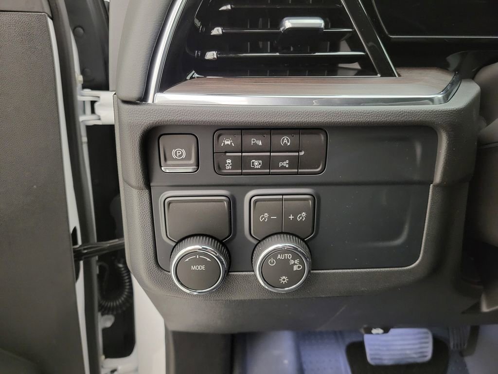 New 2026 Chevrolet Suburban LS image 4