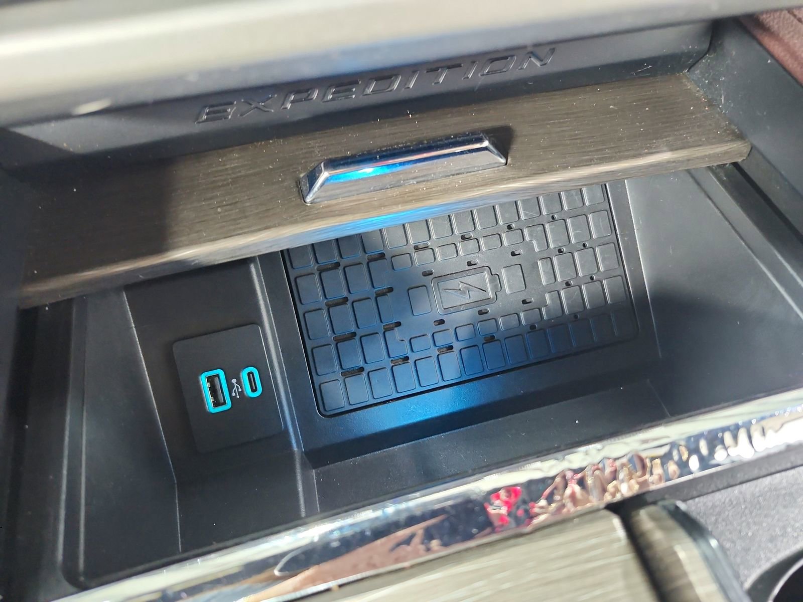 Used 2024 Ford Expedition Limited image 32