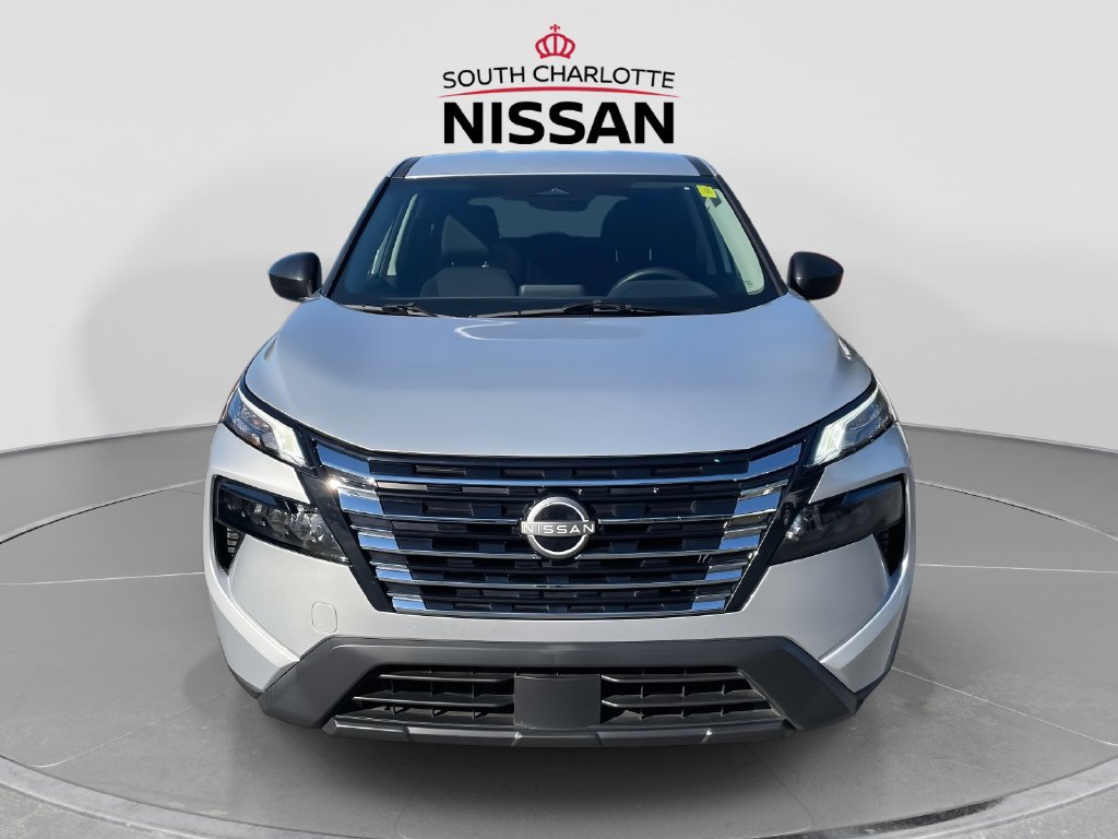 Used 2025 Nissan Rogue S AWD/4WD image 2
