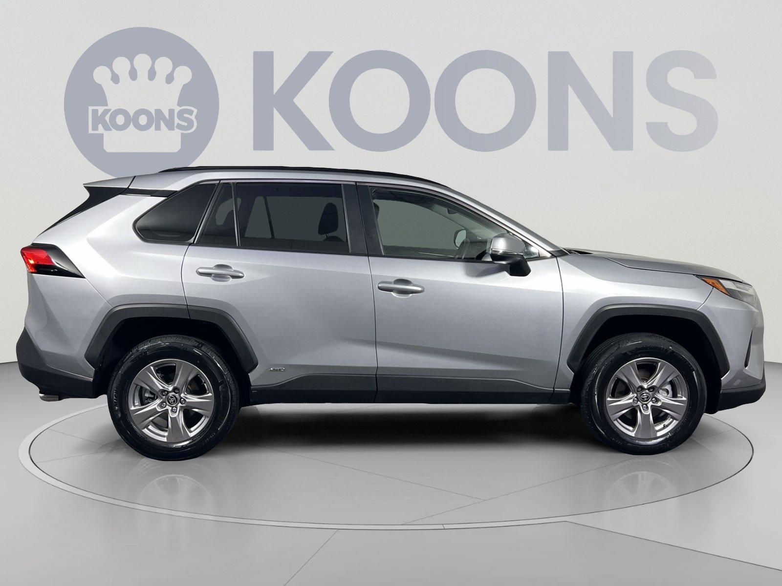 Used 2025 Toyota RAV4 XLE AWD/4WD image 8