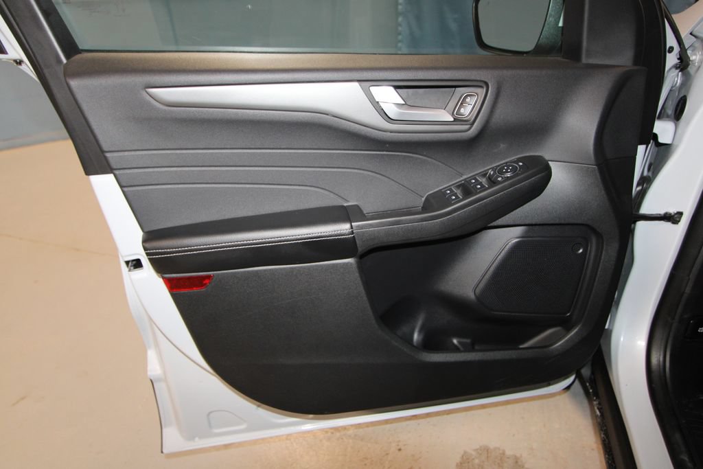 Used 2025 Ford Escape SE w/ Class II Trailer Tow Package FWD image 5