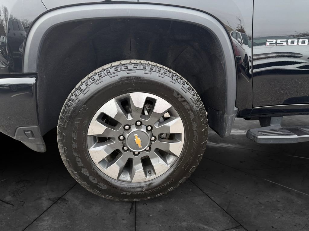 Used 2024 Chevrolet Silverado 2500 Custom w/ Custom Value Package image 14