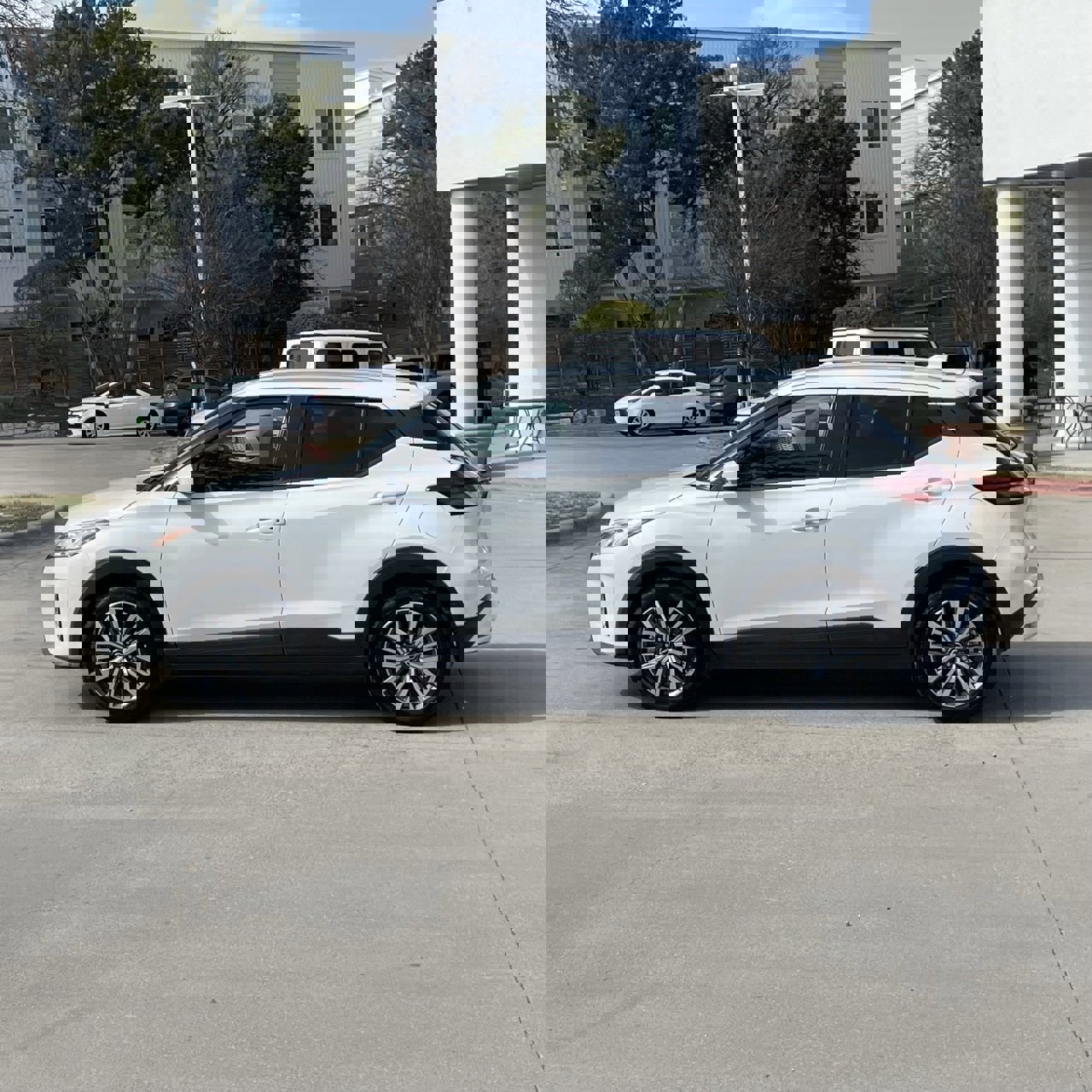 Used 2023 Nissan Kicks SV image 3