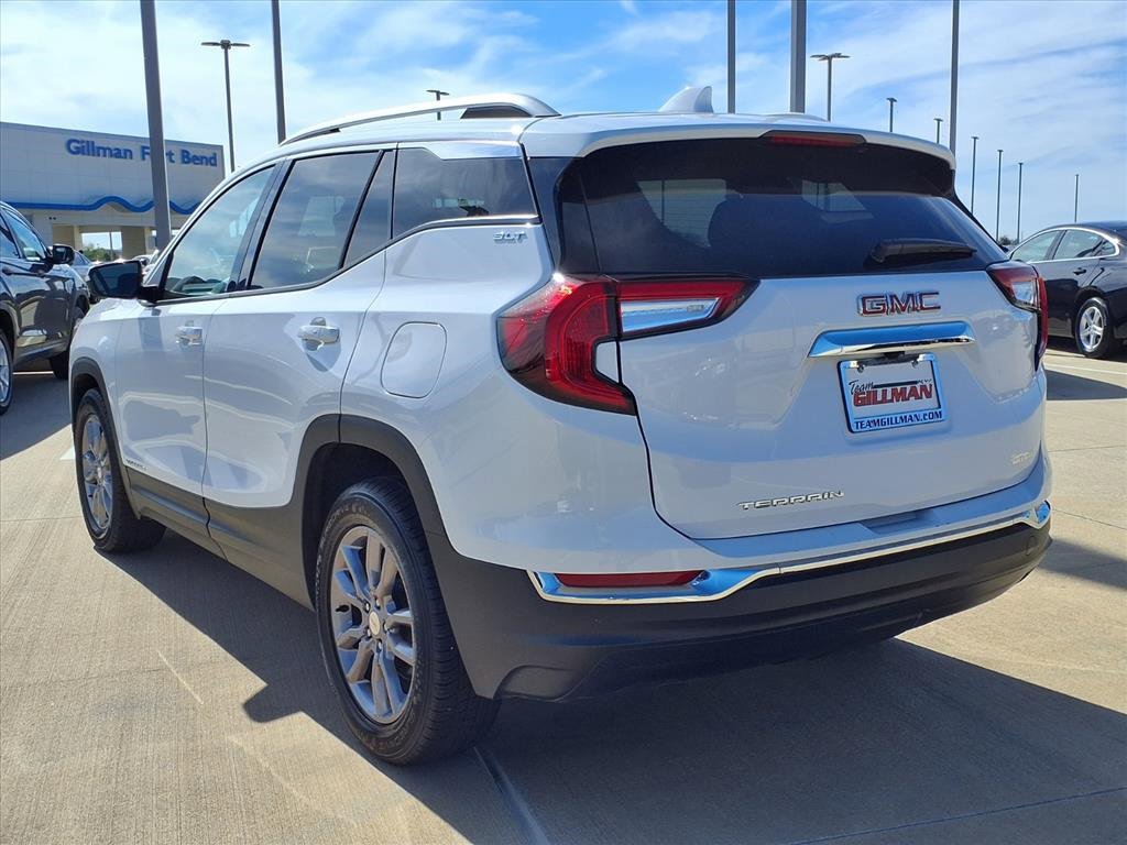 Used 2024 GMC Terrain SLT image 2