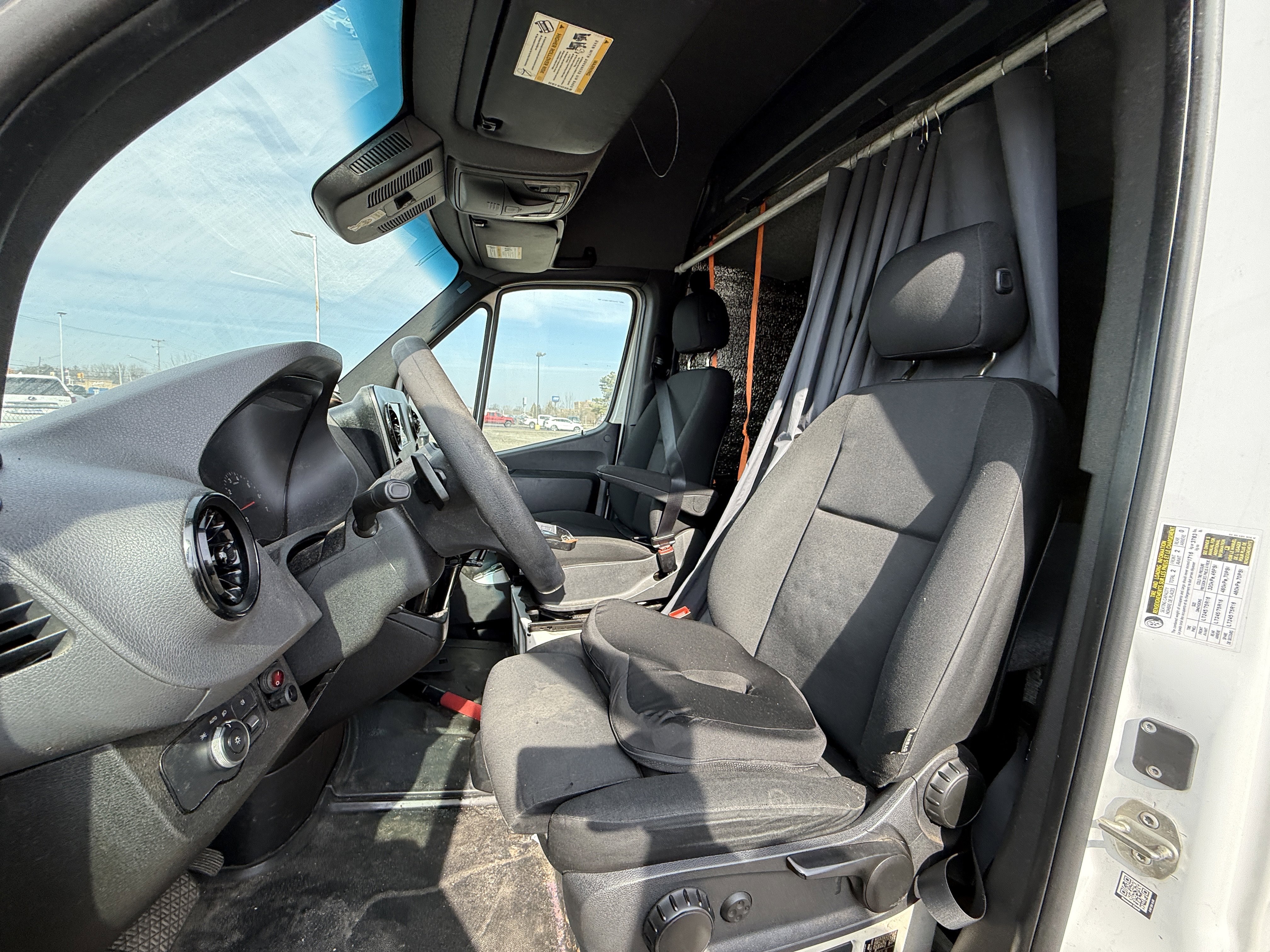 Used 2020 Mercedes-Benz Sprinter 2500 image 12