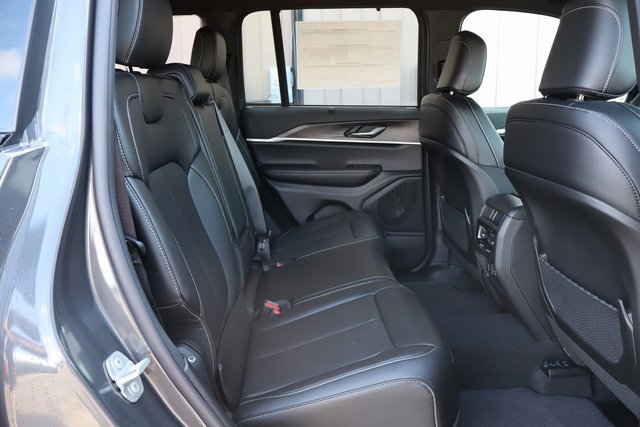 New 2025 Jeep Grand Cherokee Limited w/ Luxury Tech Group II image 44