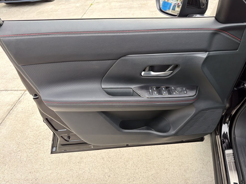 Used 2025 Nissan Kicks SR w/ SR Premium Package FWD image 17