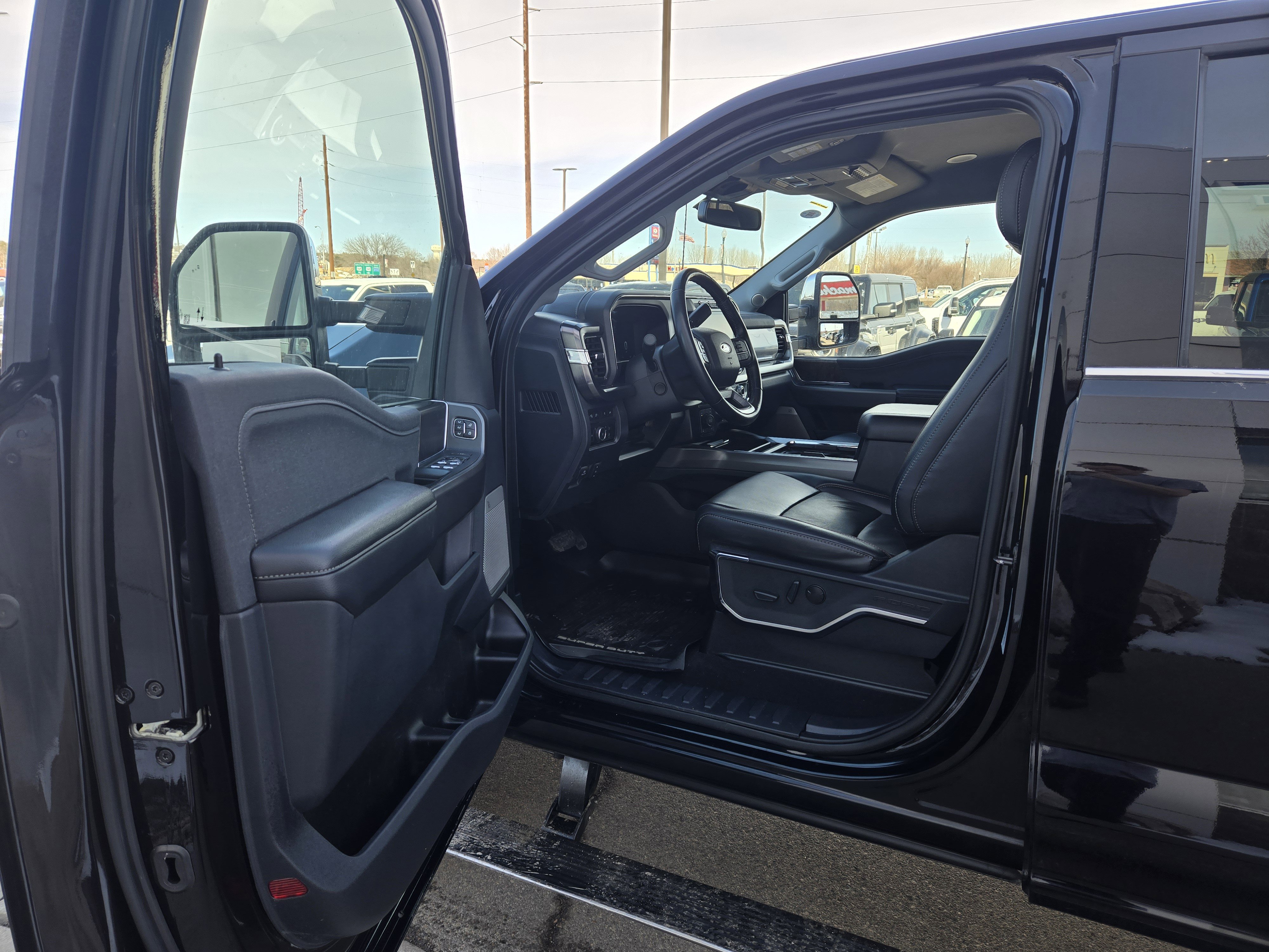 Used 2024 Ford F350 Lariat w/ Lariat Ultimate Package image 11