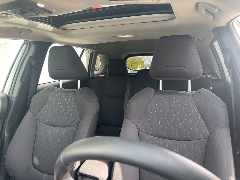 Used 2025 Toyota Corolla Cross LE w/ Moonroof Package image 17