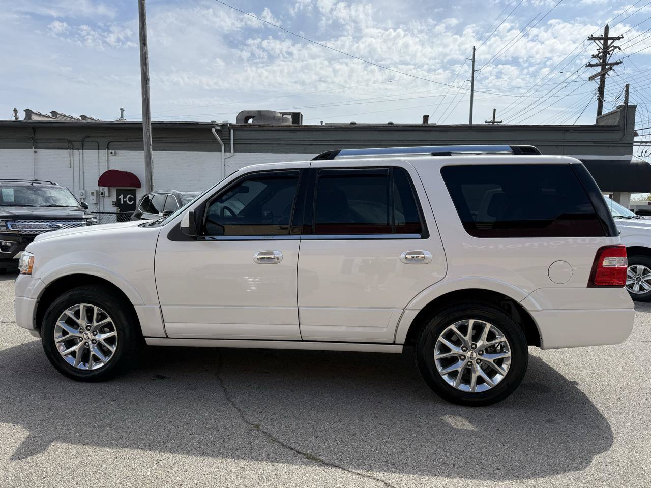 Used 2015 Ford Expedition Limited w/ Equipment Group 301A AWD/4WD image 3