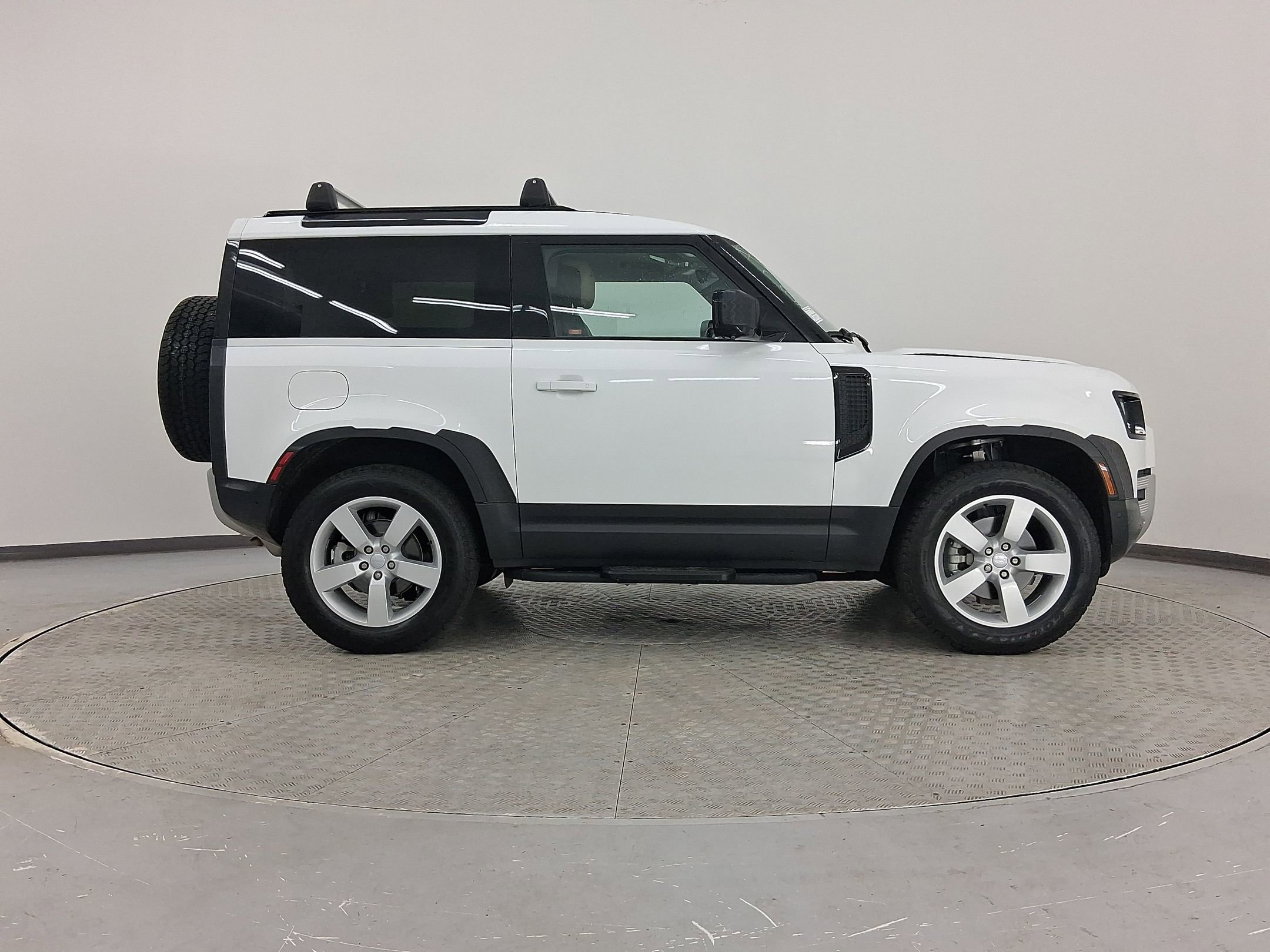 Used 2025 Land Rover Defender 90 S image 8