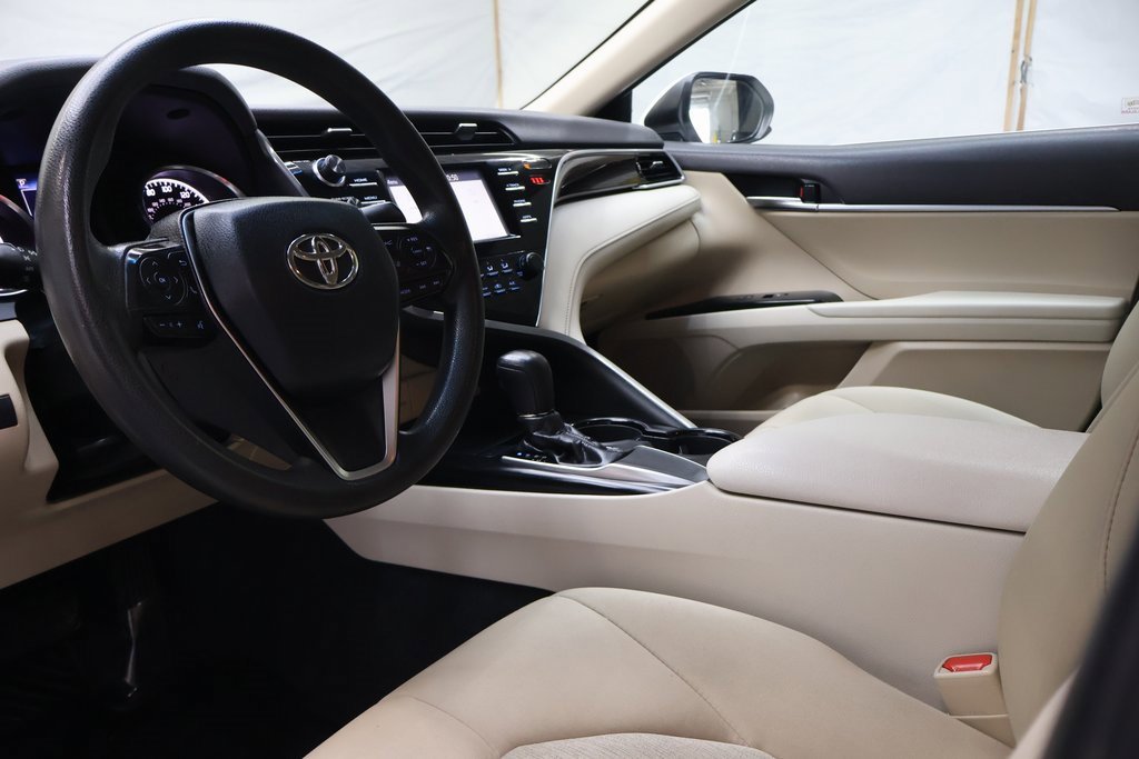 Used 2018 Toyota Camry LE image 17