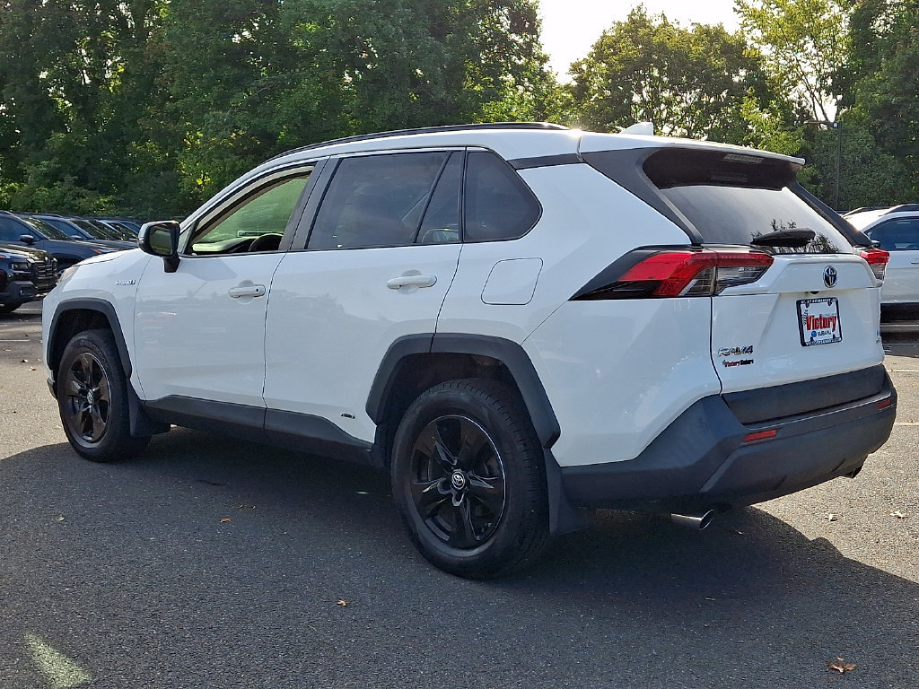 Used 2019 Toyota RAV4 LE w/ Carpet Mat Package AWD/4WD image 4