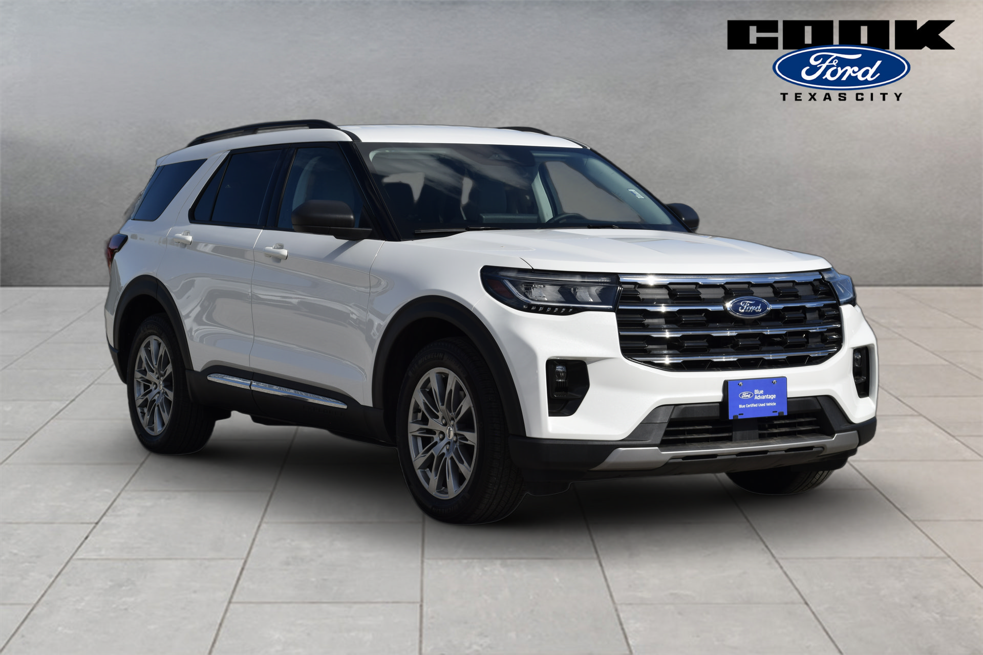 Used 2025 Ford Explorer Active w/ Active Comfort Package AWD/4WD image 2